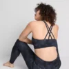 Aktywny top typu crop top z nadrukiem marmuru i tyłem typu racerback