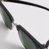 Barwione okulary przeciwsłoneczne typu clubmaster