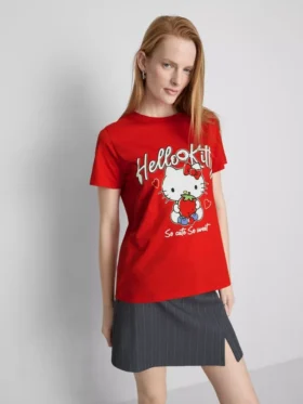 Bawełniana koszulka Hello Kitty z nadrukiem truskawek w luźnym kroju