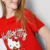 Bawełniana koszulka Hello Kitty z nadrukiem truskawek w luźnym kroju