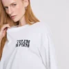 Bawełniana koszulka typu boyfriend w oversize’owym kroju z nadrukiem