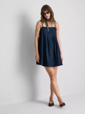 Bawełniana mini sukienka typu babydoll z dżinsu