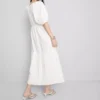 Bawełniana sukienka midi w stylu smock z tkaniny seersucker