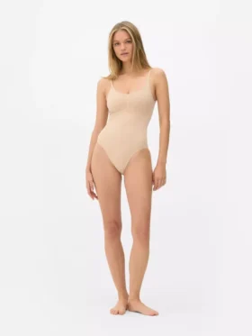 Bezszwowa bielizna modelująca z okrągłym dekoltem