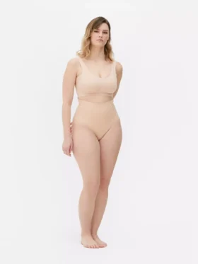 Bezszwowe figi bielizny modelującej z wysokim stanem