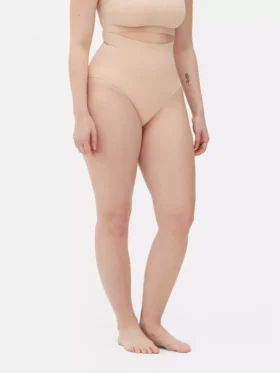 Bezszwowe figi bielizny modelującej z wysokim stanem
