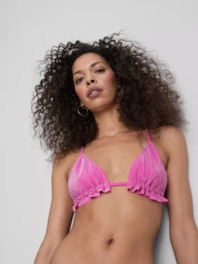 Bikini z trójkątnym stanikiem z błyszczącymi falbankami