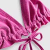 Bikini z trójkątnym stanikiem z błyszczącymi falbankami
