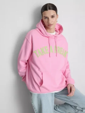 Bluza z kapturem z nadrukiem w stylu uniwersyteckim, z przewagą bawełny