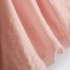 Bluzka z drapowanym dekoltem typu halter i przewiewnym krojem