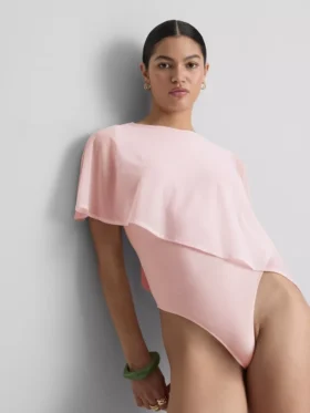 Body z narzutką w stylu peleryny
