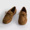 Buty żeglarskie z koronkowymi detalami