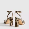 Buty na obcasie z fakturą lampartową