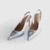 Buty na obcasie z satyny z diamentami i spiczastym czubkiem