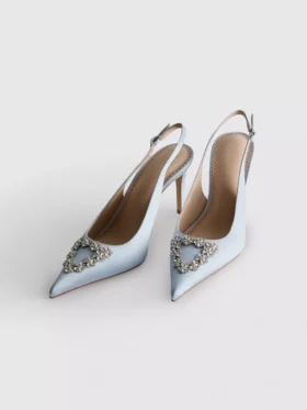 Buty na obcasie z satyny z diamentami i spiczastym czubkiem