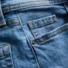 Dżinsy z bawełnianego denimu o rozszerzanych nogawkach i średnim stanie