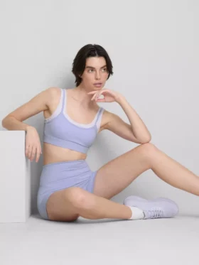 Dwuwarstwowy top sportowy typu crop top
