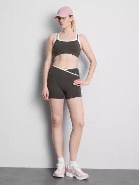 Dwuwarstwowy top sportowy typu crop top