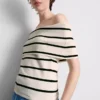 Dzianinowy sweter z odkrytymi ramionami