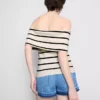 Dzianinowy sweter z odkrytymi ramionami