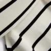 Dzianinowy sweter z odkrytymi ramionami