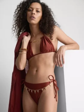 Figi bikini wiązane z boku z łańcuszkowymi detalami