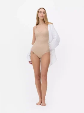 Formowany body z bielizną modelującą sylwetkę