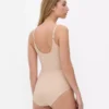 Formowany body z bielizną modelującą sylwetkę