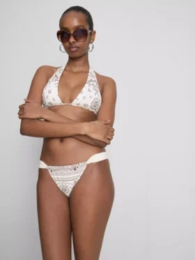 Górka bikini z wiązaniem na szyi w nadruk w stylu bandany