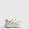 Grube sneakersy z kwiatowymi detalami