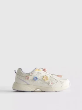 Grube sneakersy z kwiatowymi detalami