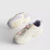 Grube sneakersy z kwiatowymi detalami