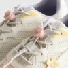Grube sneakersy z kwiatowymi detalami