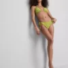 Haftowane figi bikini wiązane z boku