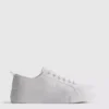 Haftowane sneakersy z motywem stokrotek