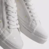 Haftowane sneakersy z motywem stokrotek
