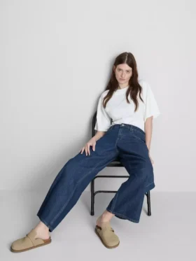 Jeansy z bawełnianego denimu o prostym kroju marki The Edit