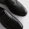 Klasyczne buty typu derby
