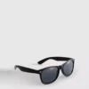 Klasyczne okulary przeciwsłoneczne typu Wayfarer
