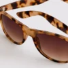 Klasyczne okulary przeciwsłoneczne typu Wayfarer
