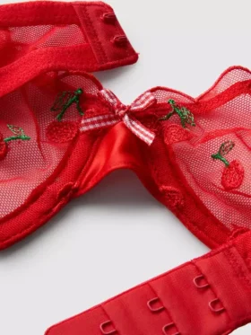 Komplet bielizny z haftem w kształcie wiśni na siatce