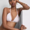 Komplet bikini w stylu brazylijskim z trójkątnym stanikiem