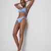 Komplet bikini z trójkątnymi stanikami wiązanymi z boku