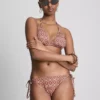 Komplet bikini z trójkątnymi stanikami wiązanymi z boku
