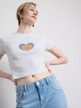 Koszulka dziecięca z motywem serca „Pride” z dużą zawartością bawełny