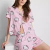 Krótkie szorty typu boyfriend z motywem Hello Kitty