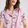 Krótkie szorty typu boyfriend z motywem Hello Kitty