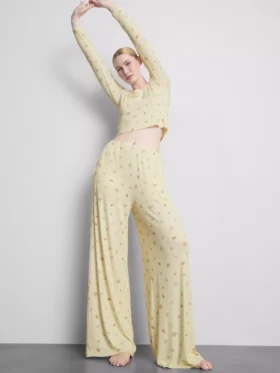 Kwiatowe spodnie od piżamy z prążkowanego materiału
