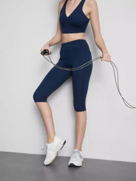 Legginsy capri z wysokim stanem, zapewniające płynne wsparcie podczas aktywności fizycznej