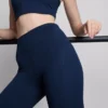Legginsy capri z wysokim stanem, zapewniające płynne wsparcie podczas aktywności fizycznej
